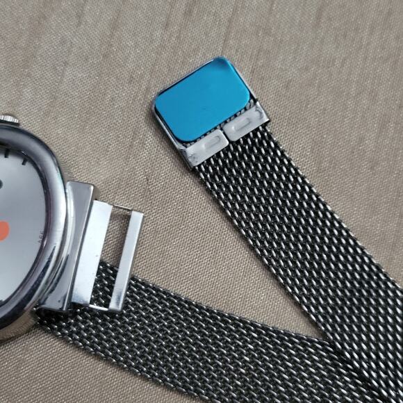 Hello Kitty Sanrio silver adjustable magnetic watch - Picture 5 of 5